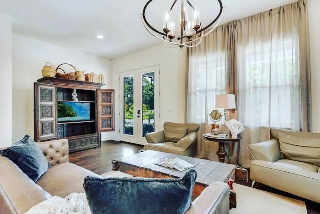Downtown Pet-friendly @ The Park Home-635 Sarasota