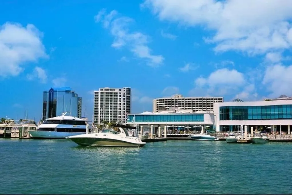 Beach-town Pet-friendly Downtown @ 10 Acre Park-629 Sarasota