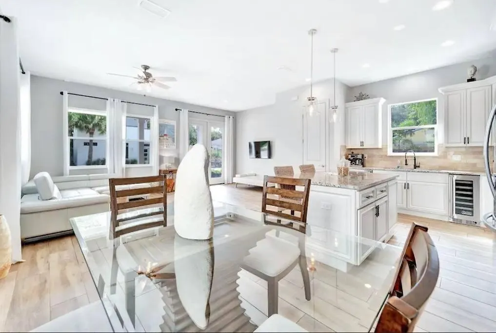 Beach-town Pet-friendly Downtown @ 10 Acre Park-629