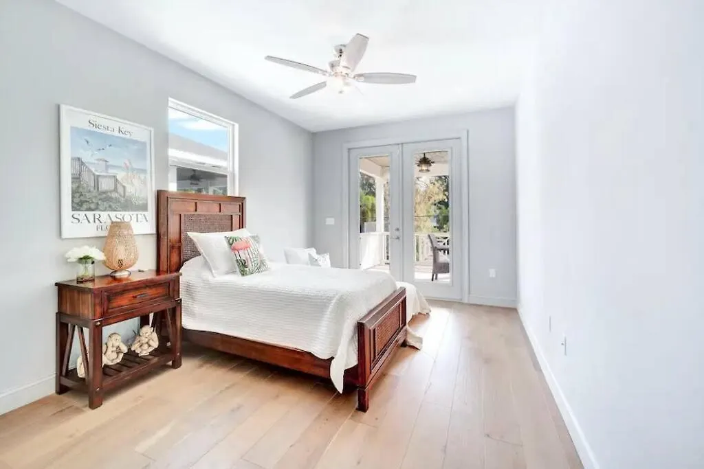 Beach-town Pet-friendly Downtown @ 10 Acre Park-629 Holiday home *
