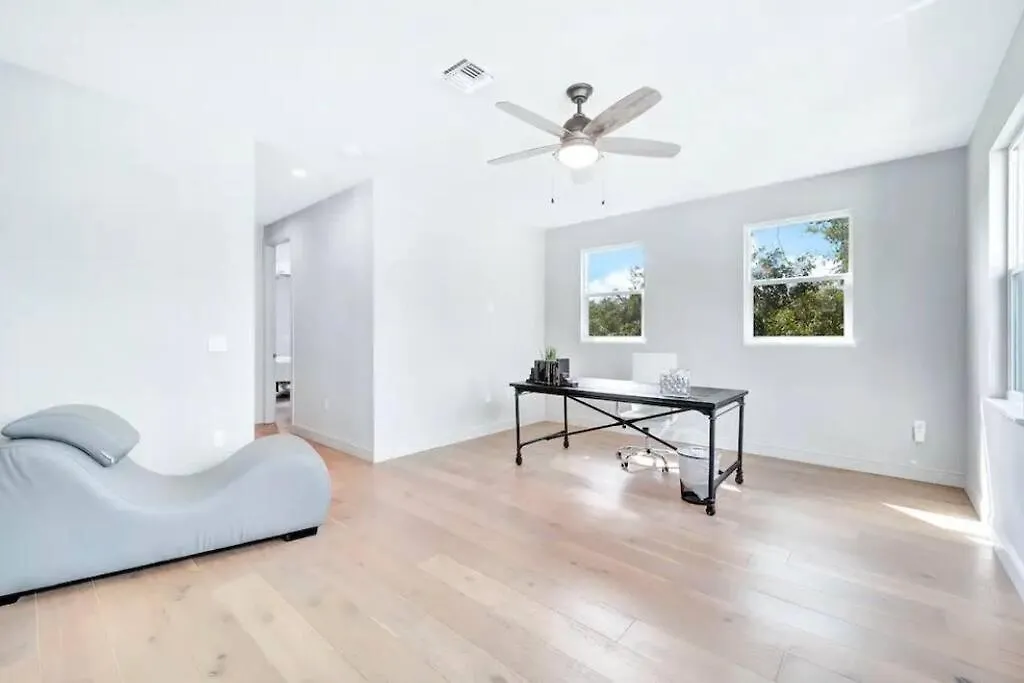 Beach-town Pet-friendly Downtown @ 10 Acre Park-629