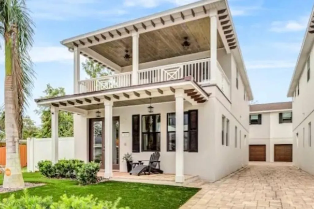 Beach-town Pet-friendly Downtown @ 10 Acre Park-629 Holiday home Sarasota