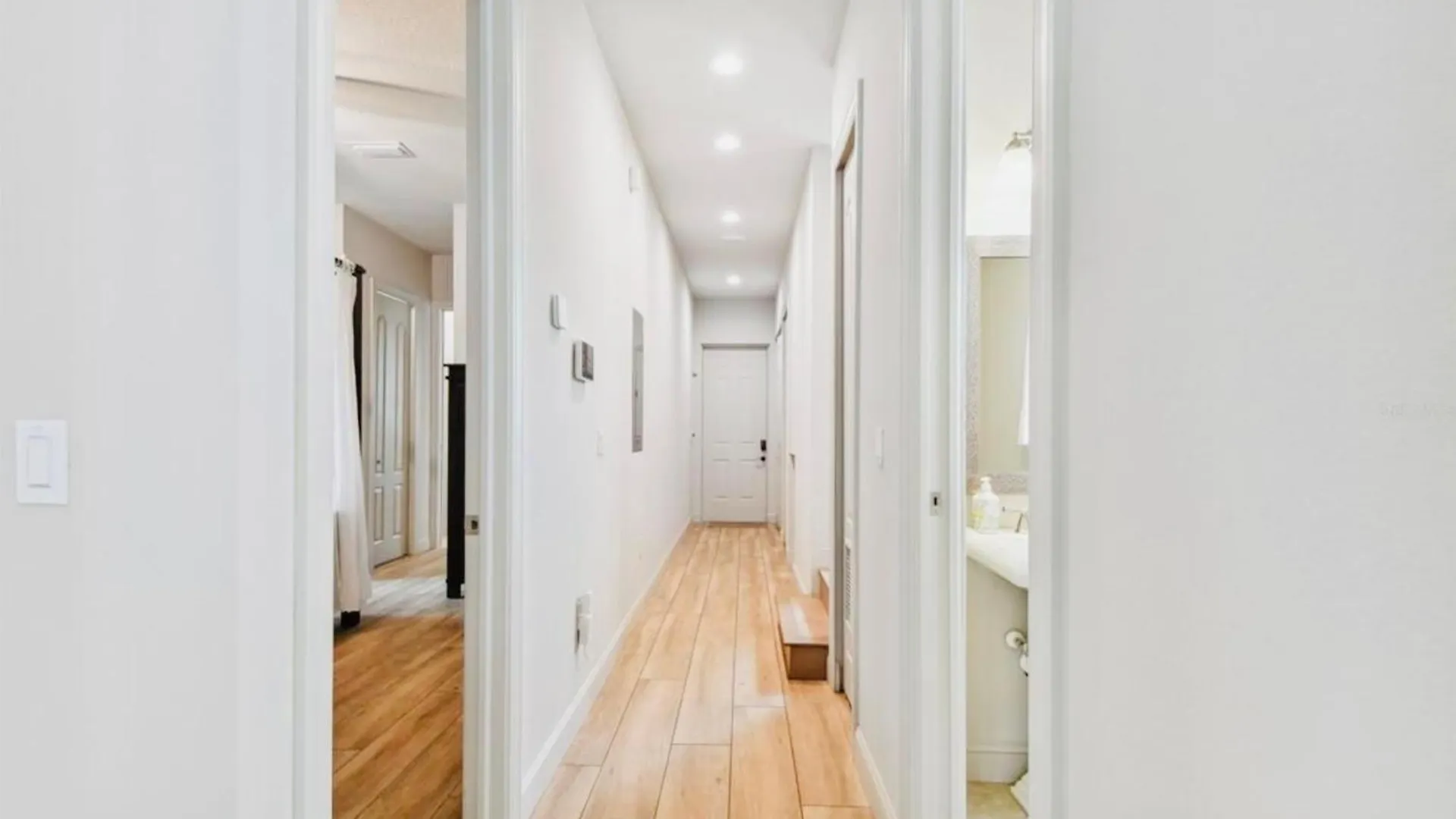 Beach-town Pet-friendly Downtown @ 10 Acre Park-629 Holiday home *