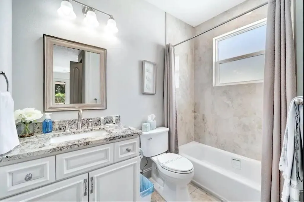 Beach-town Pet-friendly Downtown @ 10 Acre Park-629