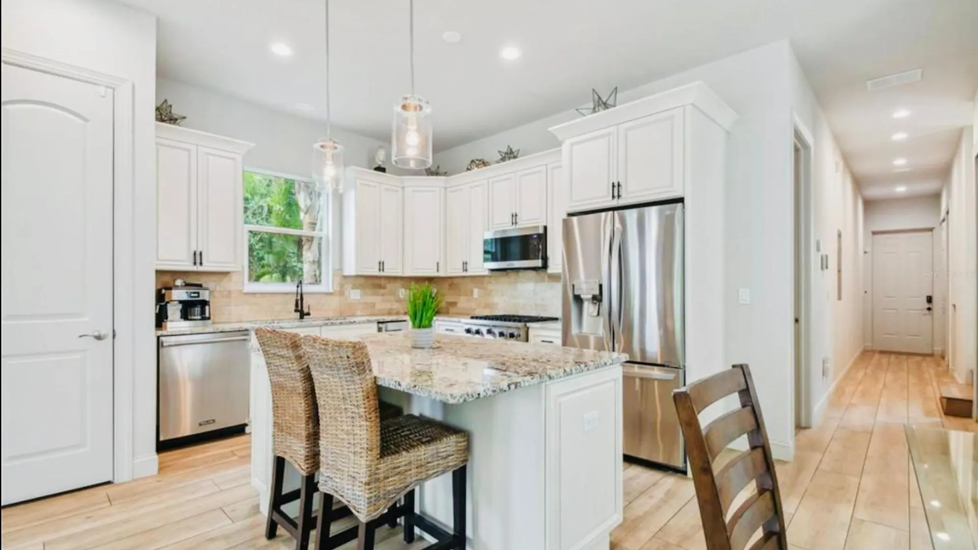 Beach-town Pet-friendly Downtown @ 10 Acre Park-629 Sarasota