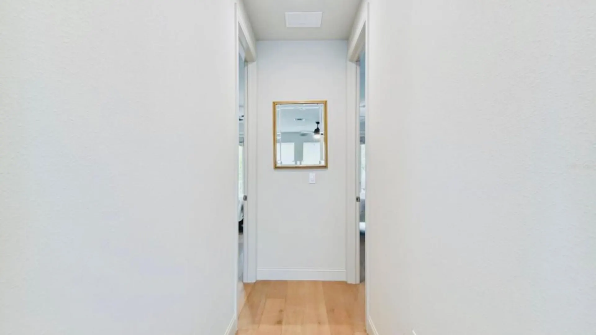 Beach-town Pet-friendly Downtown @ 10 Acre Park-629 Holiday home