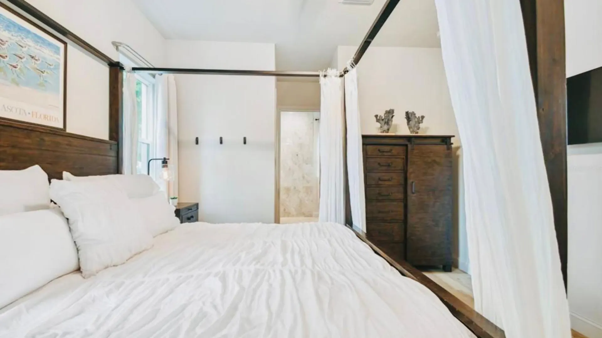 Beach-town Pet-friendly Downtown @ 10 Acre Park-629