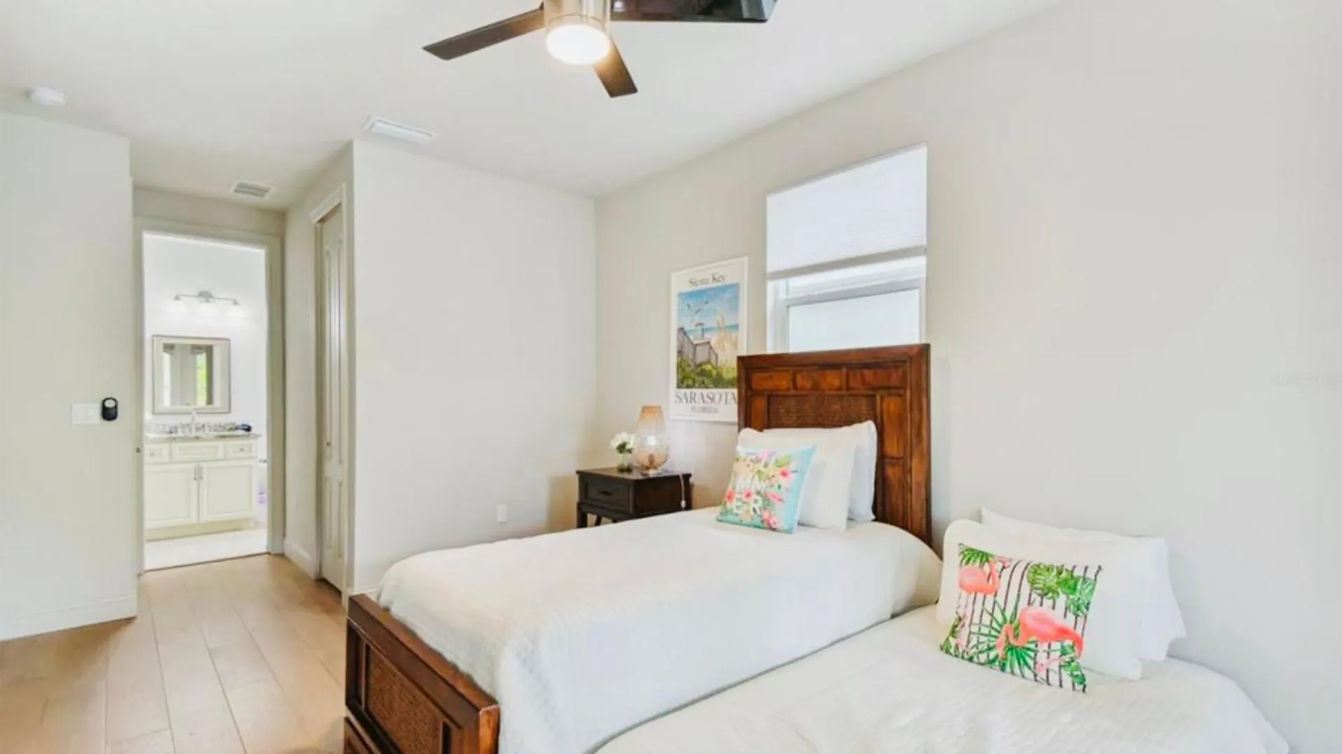 Beach-town Pet-friendly Downtown @ 10 Acre Park-629 Holiday home *