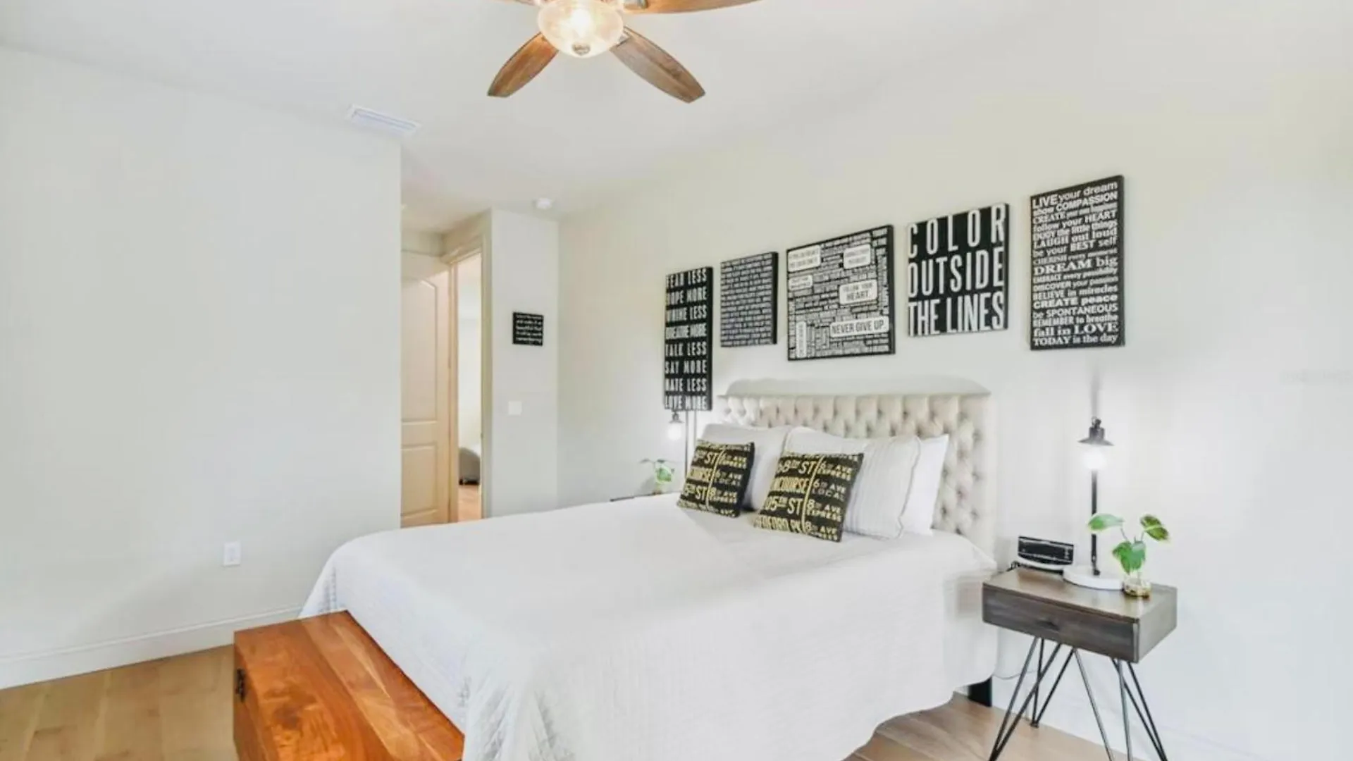 Beach-town Pet-friendly Downtown @ 10 Acre Park-629 Holiday home Sarasota