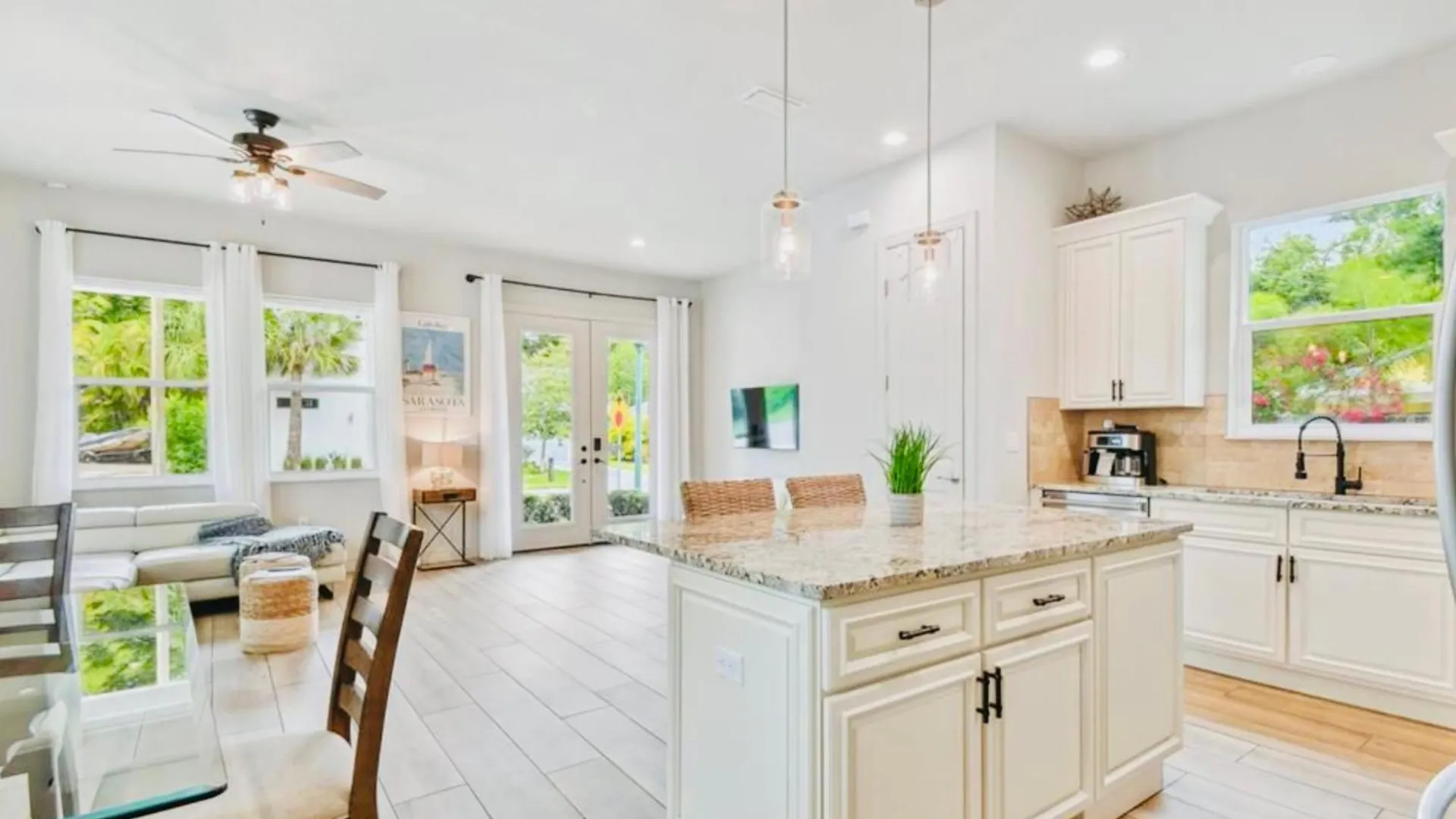 Beach-town Pet-friendly Downtown @ 10 Acre Park-629 Holiday home Sarasota