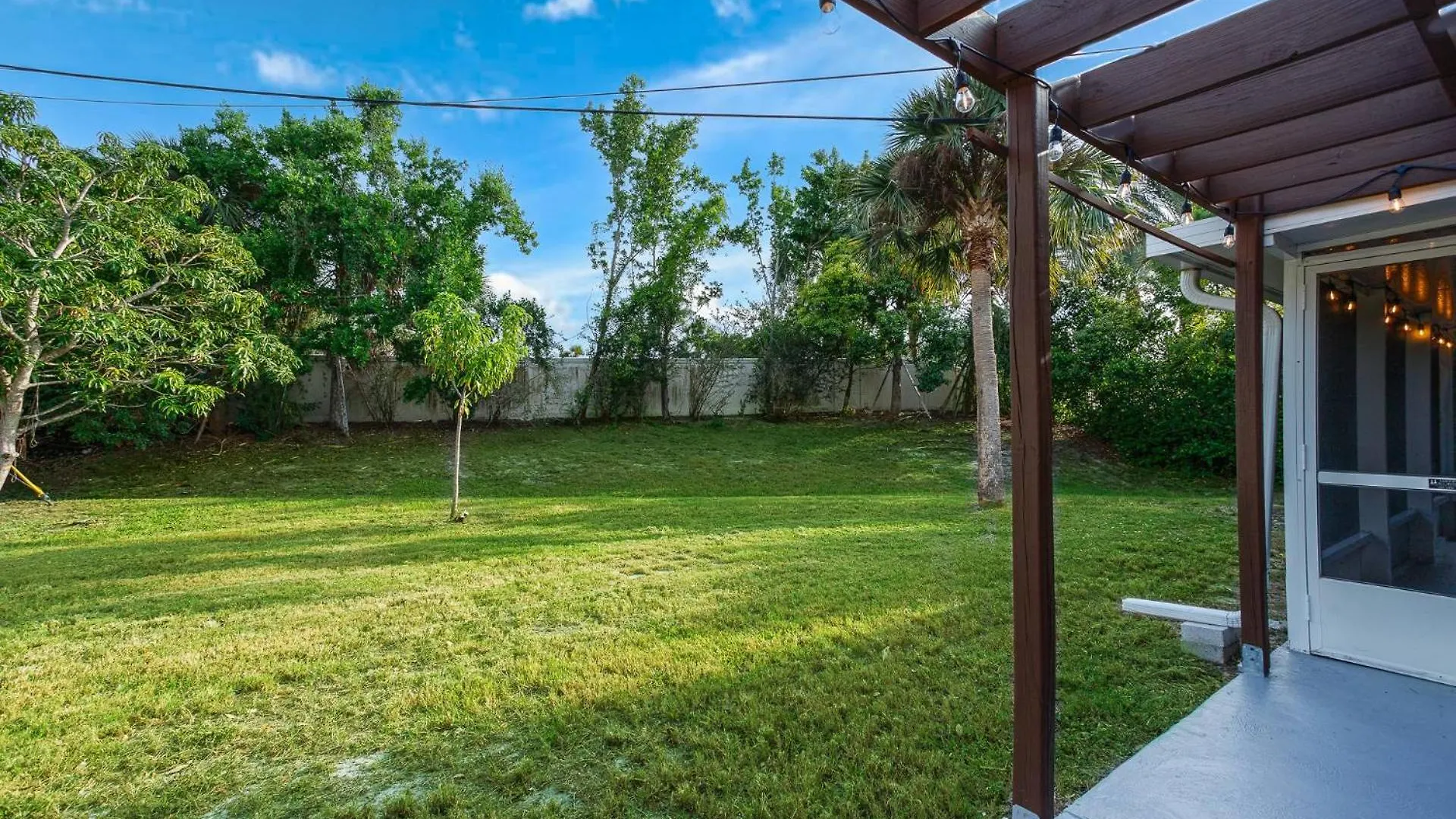 Private 2 Miles From Siesta Key Holiday home
