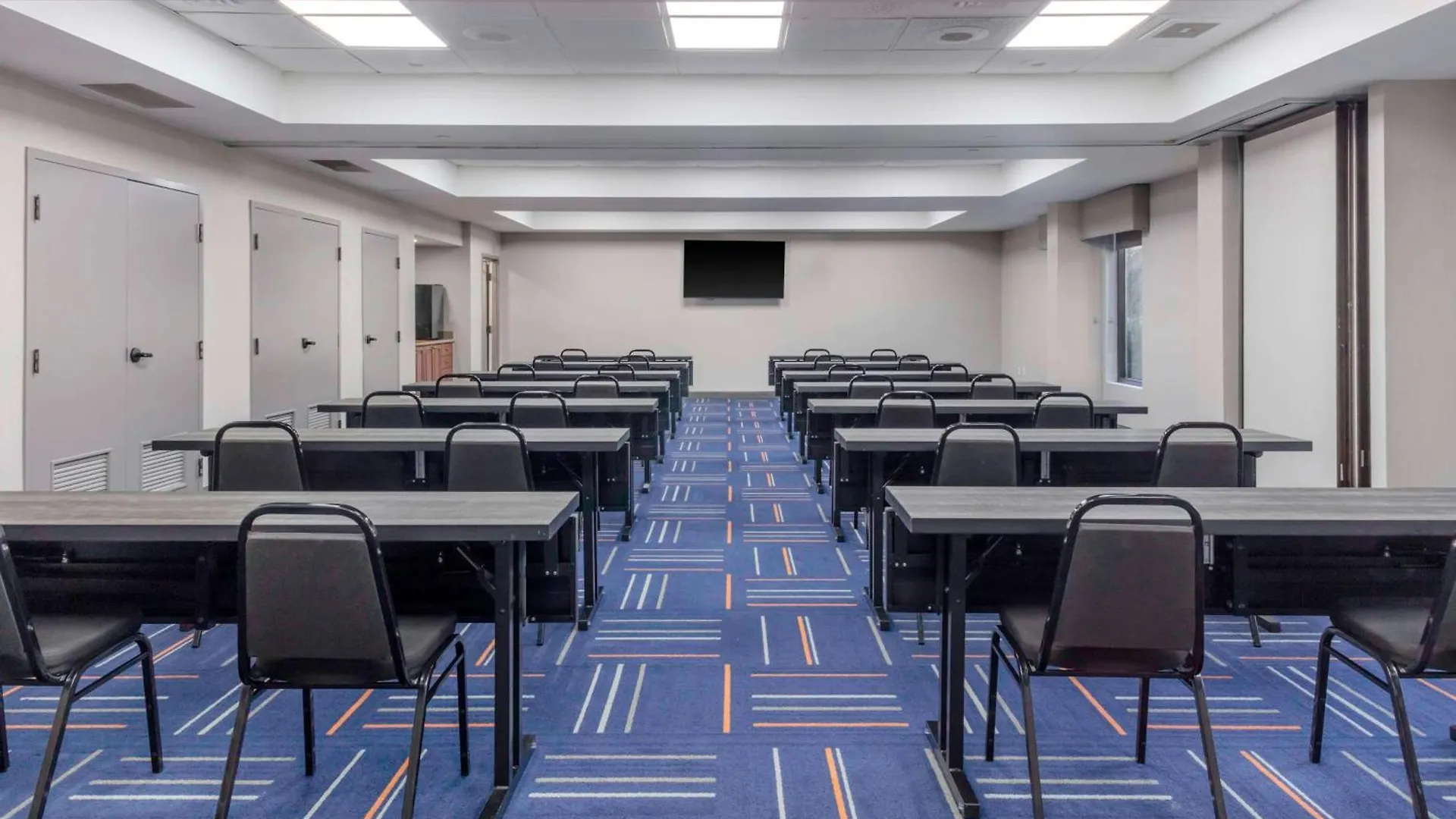 Hampton I-75 Bee Ridge Hotel 3*