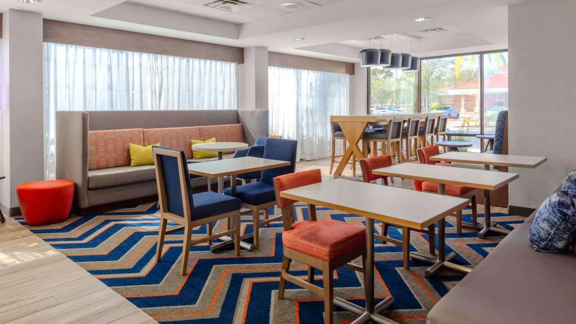 Hampton I-75 Bee Ridge Hotel 3*