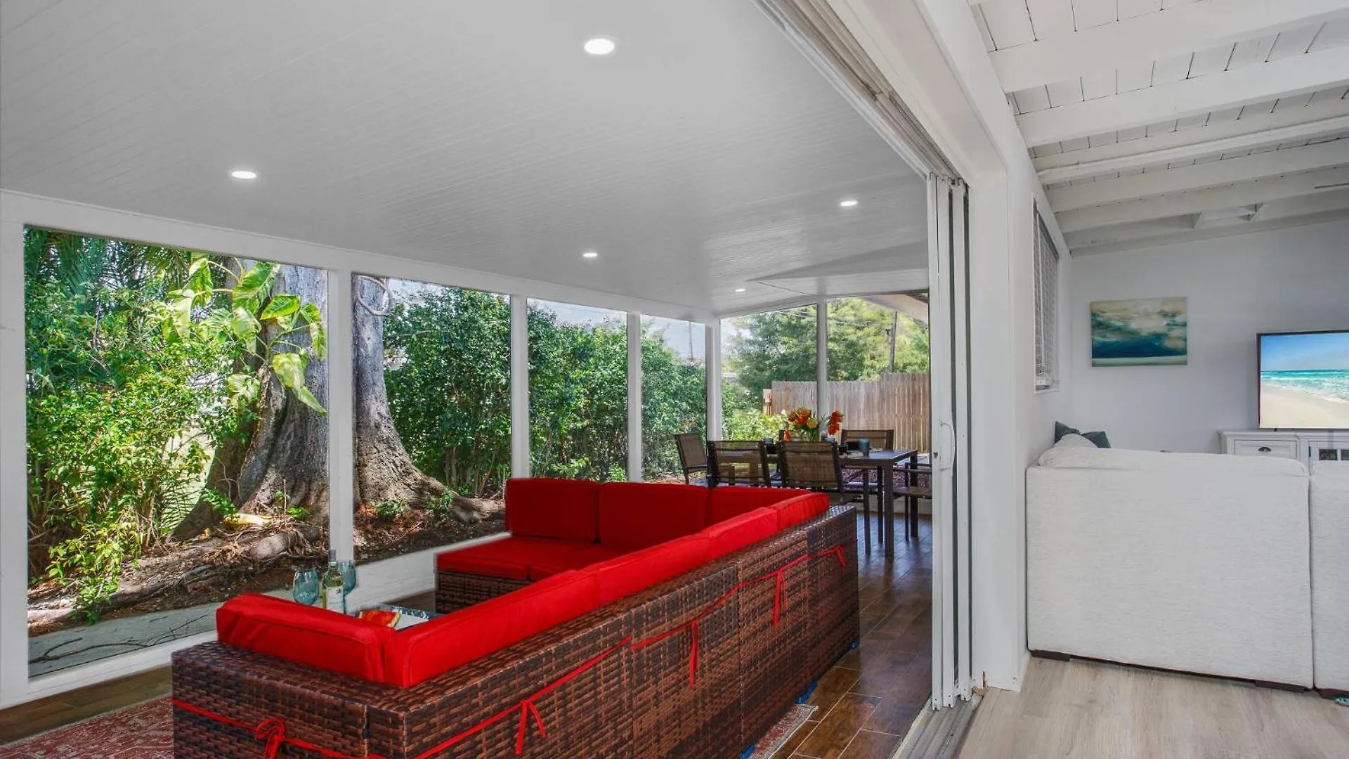 Gorgeous Grove Contemporary Holiday home