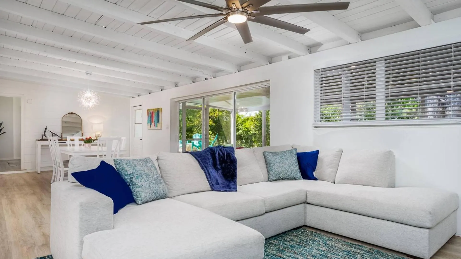 Gorgeous Grove Contemporary Holiday home Sarasota