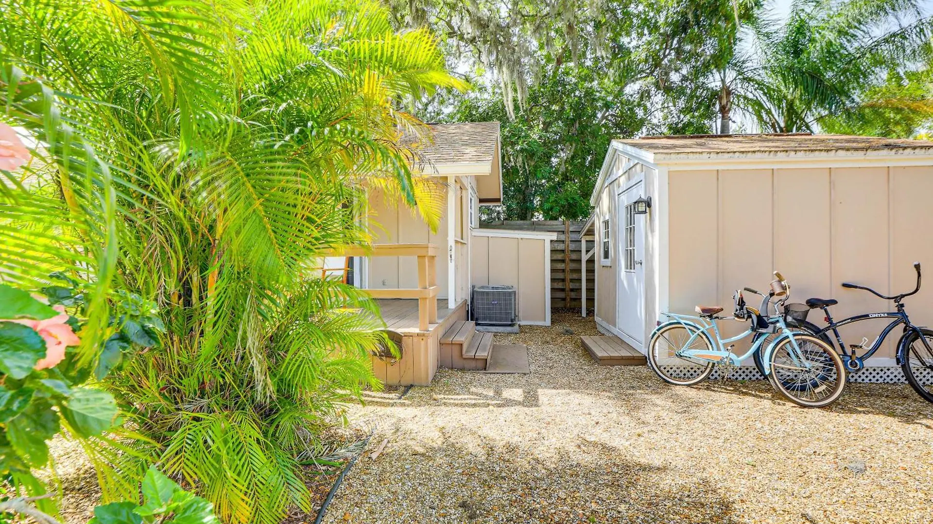 Holiday home Inviting 5 Mi To Access! *