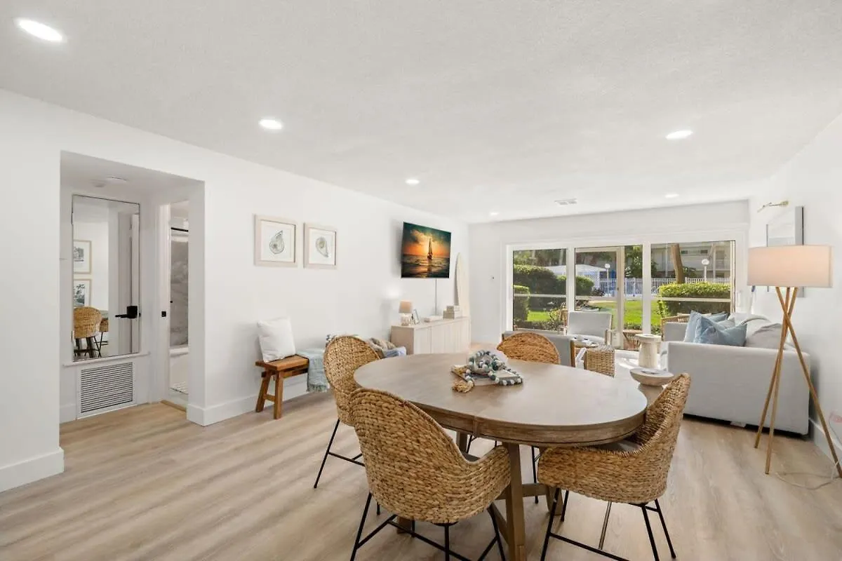 New! Kingston - Newly Renovated With Pool & Hot Tub, Walk To The Beach! * Sarasota