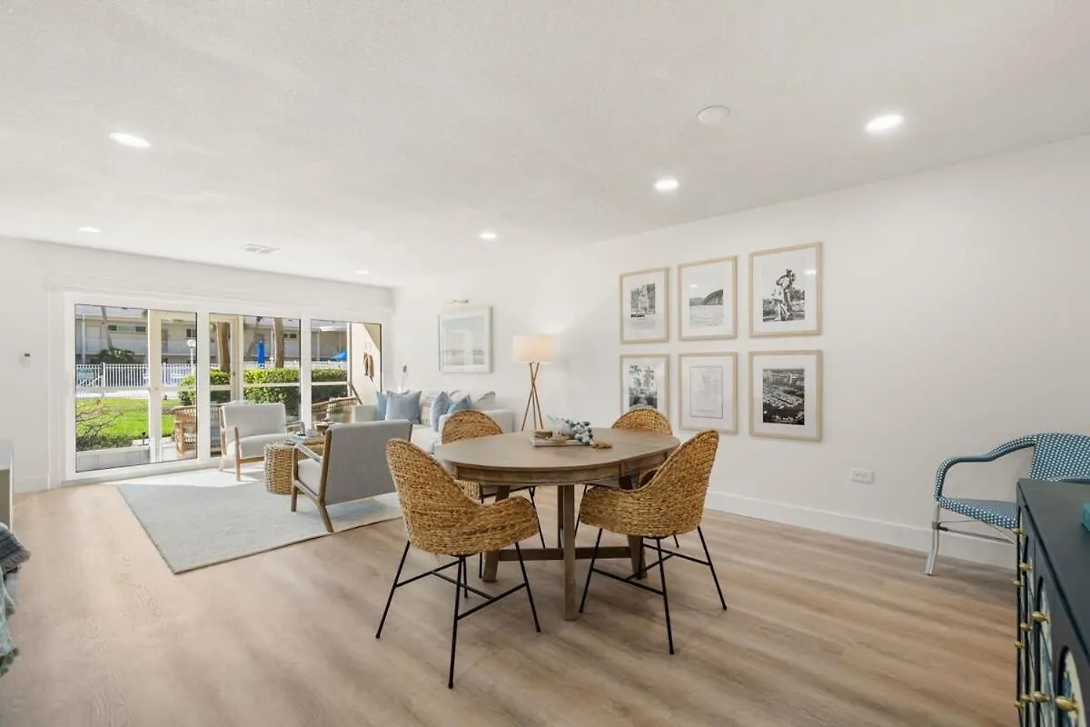 New! Kingston - Newly Renovated With Pool & Hot Tub, Walk To The Beach! *