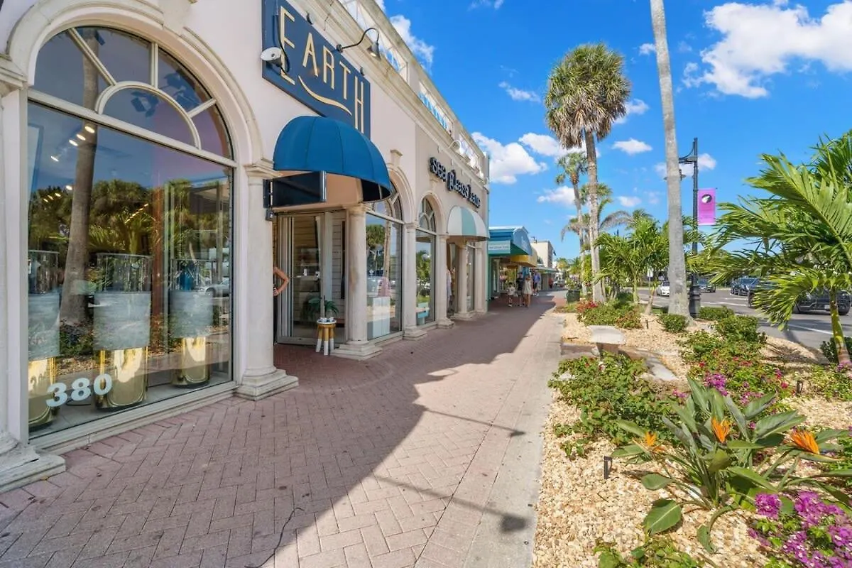 New! Kingston - Newly Renovated With Pool & Hot Tub, Walk To The Beach! * Sarasota