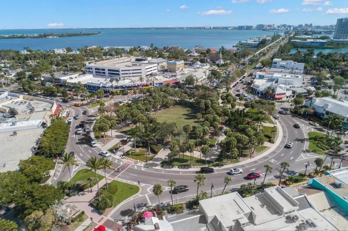 Apartment New! Kingston - Newly Renovated With Pool & Hot Tub, Walk To The Beach! Sarasota