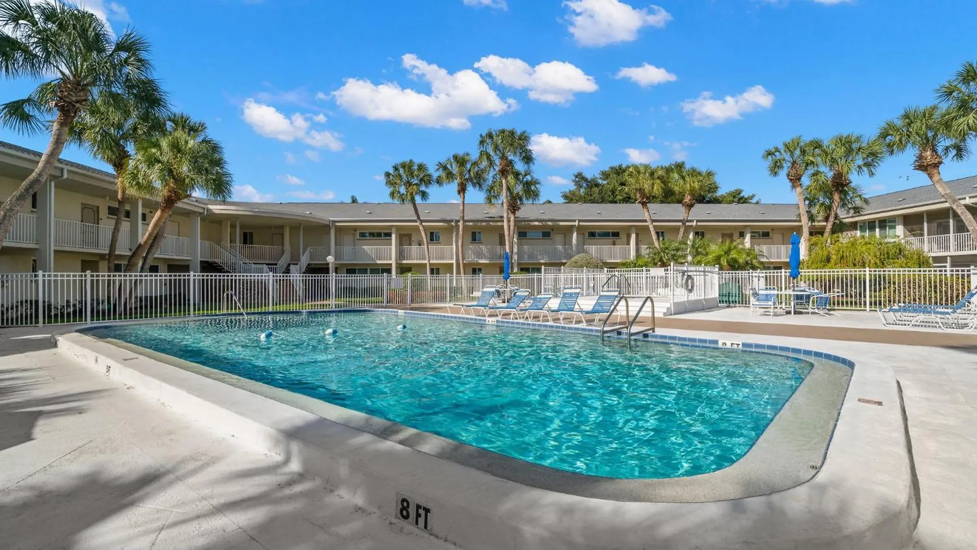 New! Kingston - Newly Renovated With Pool & Hot Tub, Walk To The Beach!