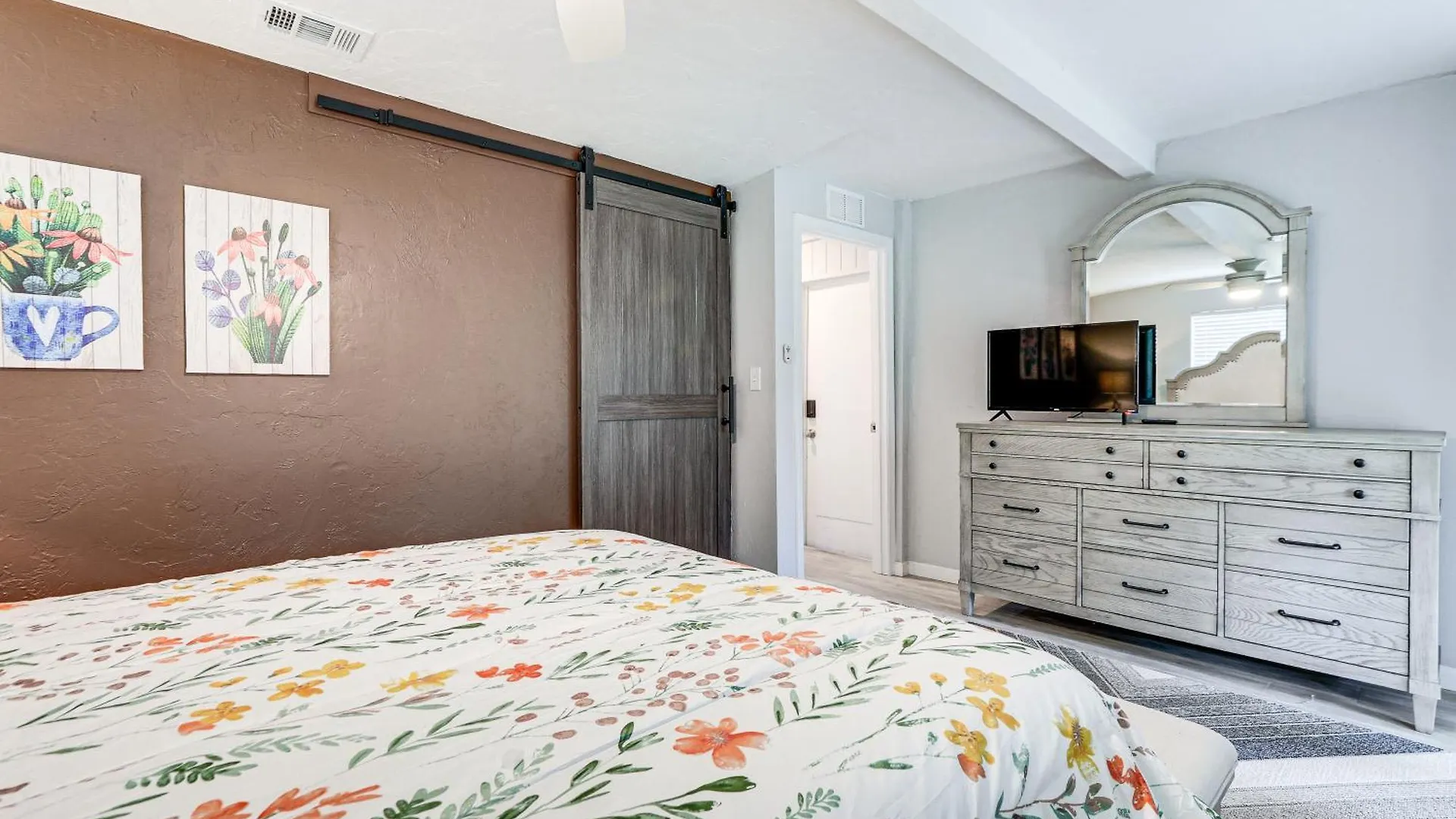 Idyllic With Yard 2 Mi To Beach! Holiday home Sarasota
