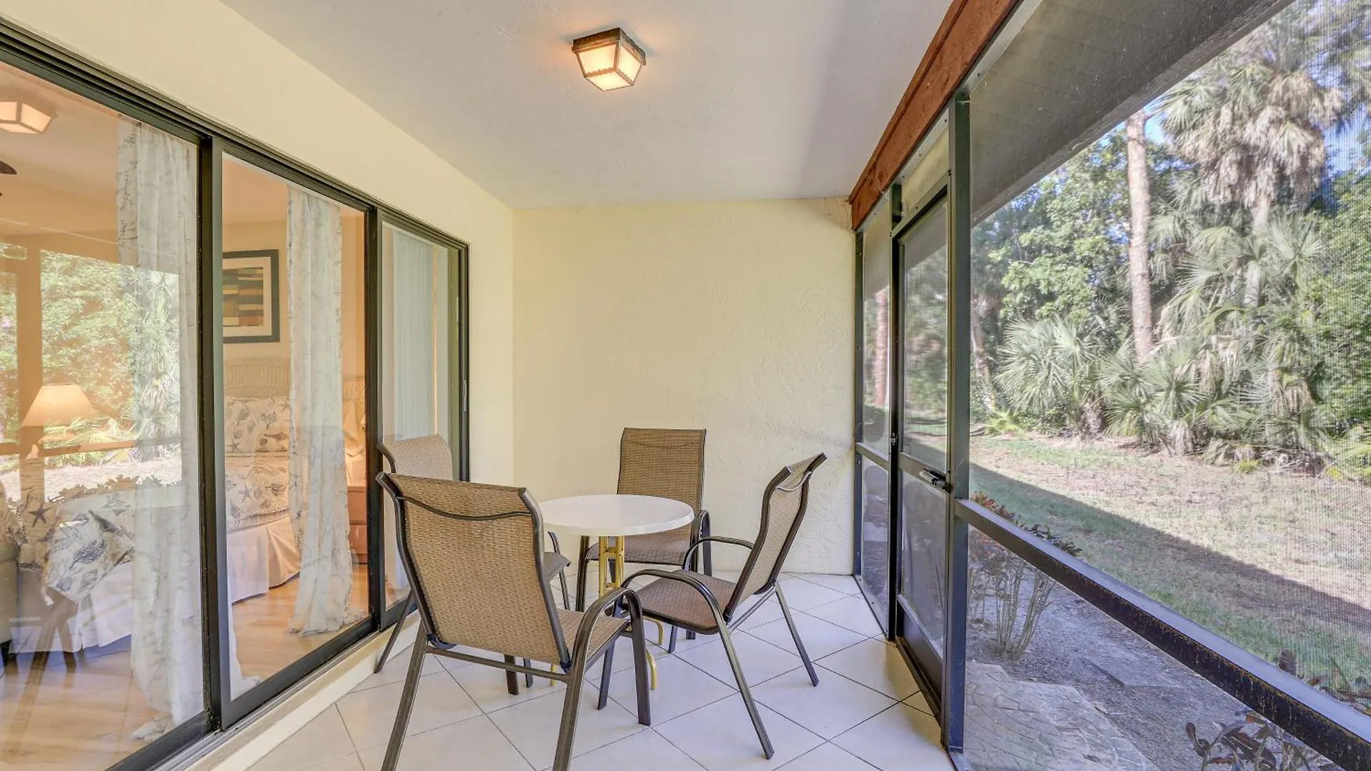 Lanai And Community Pool Access Oasis! Sarasota