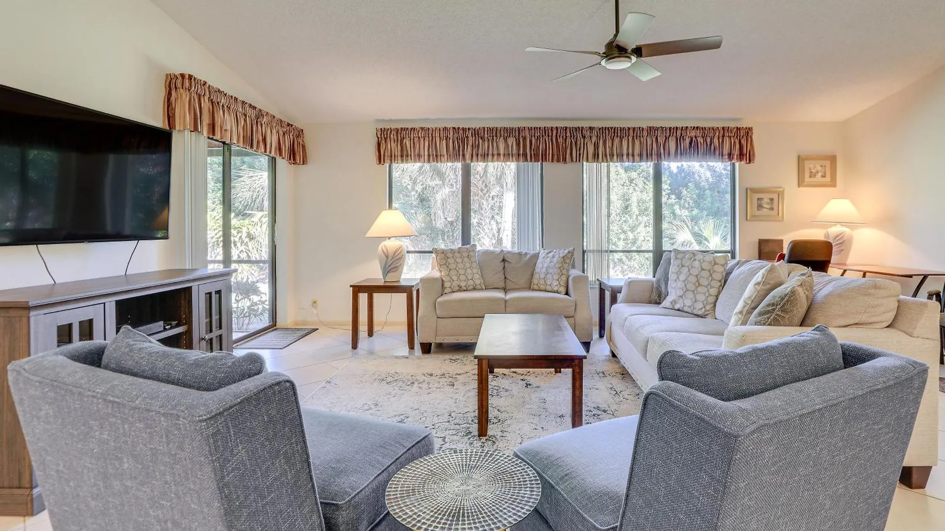 Villa Lanai And Community Pool Access Oasis!
