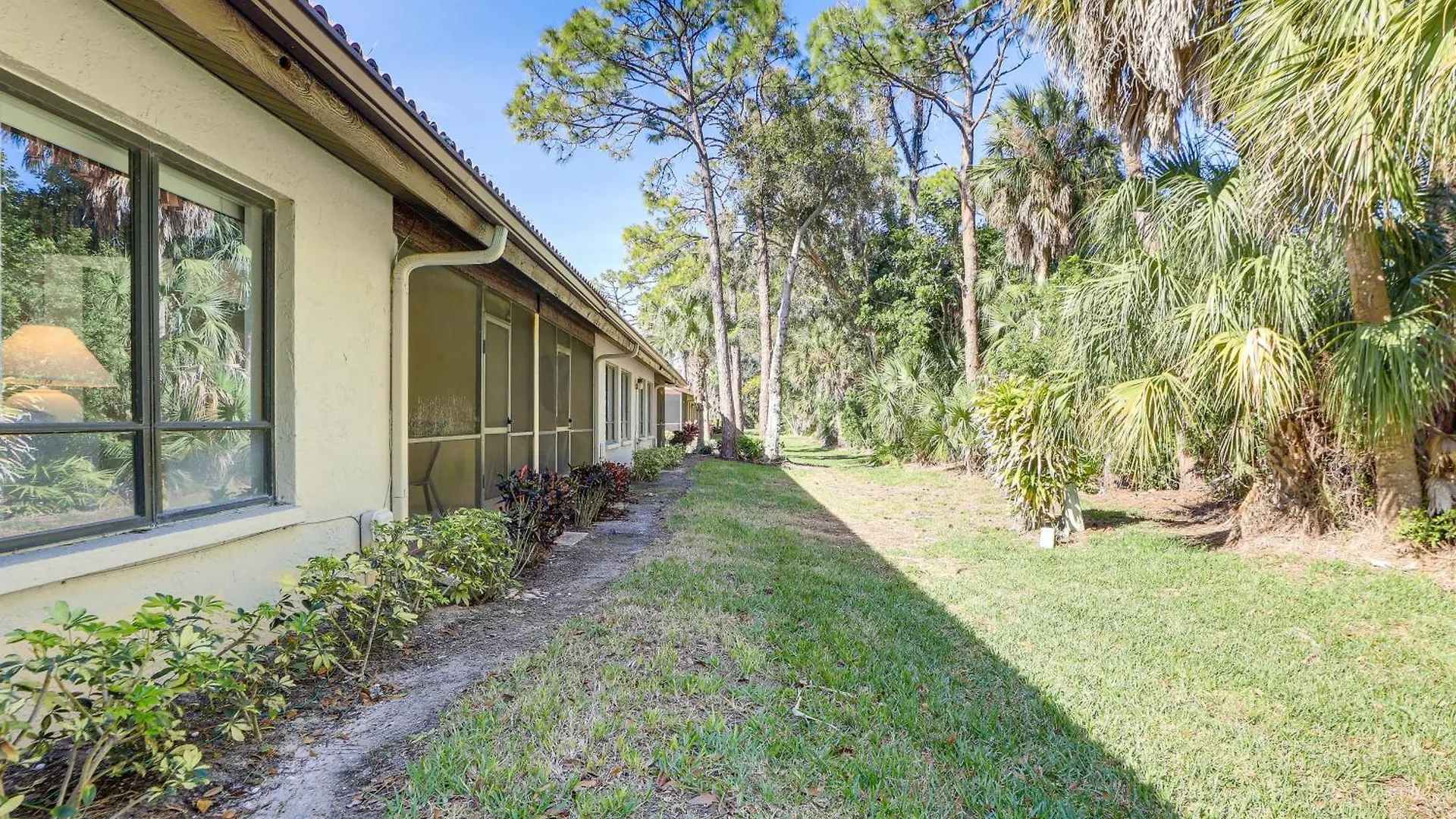 Lanai And Community Pool Access Oasis!
