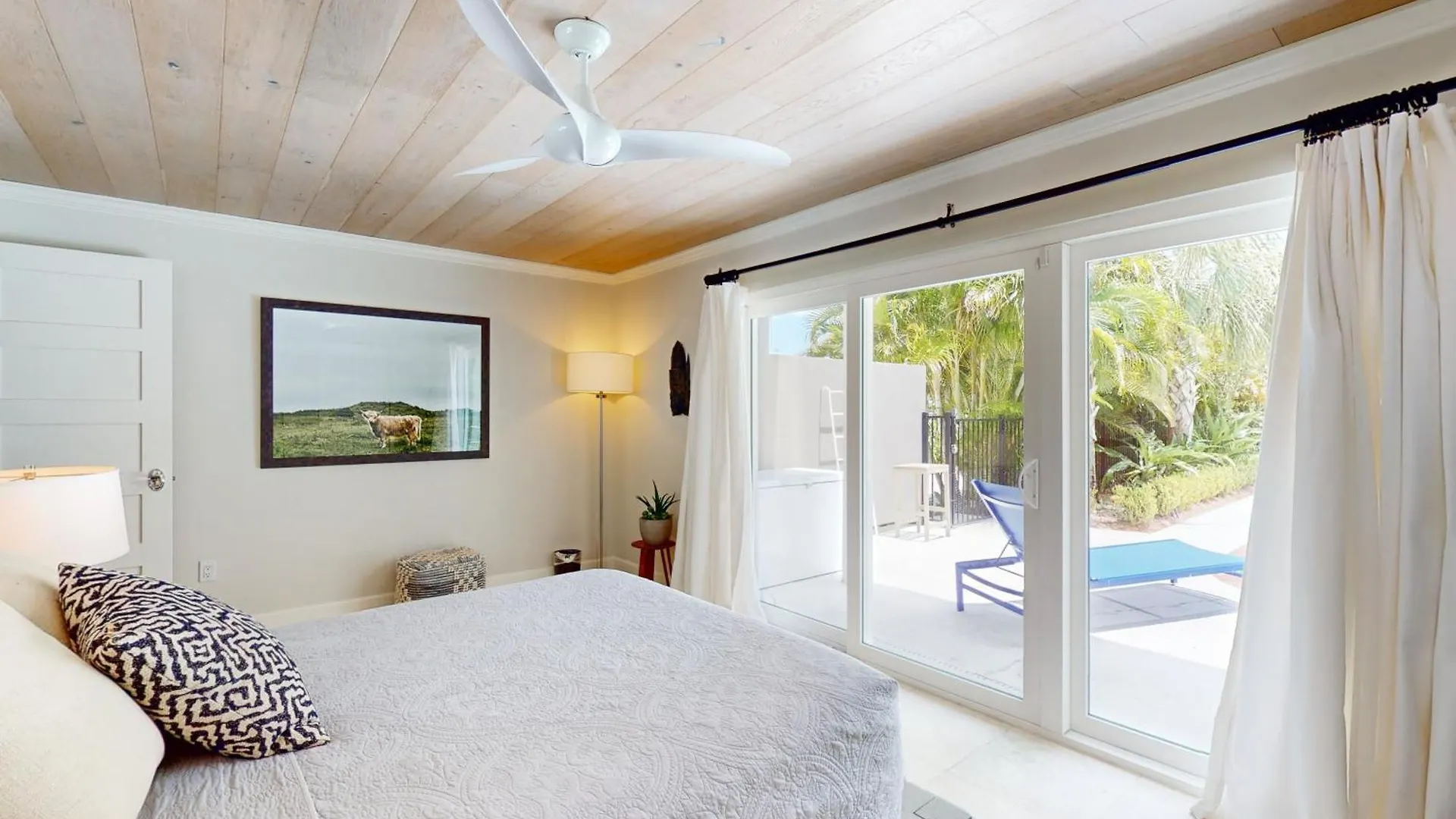 10 Pines - Bay