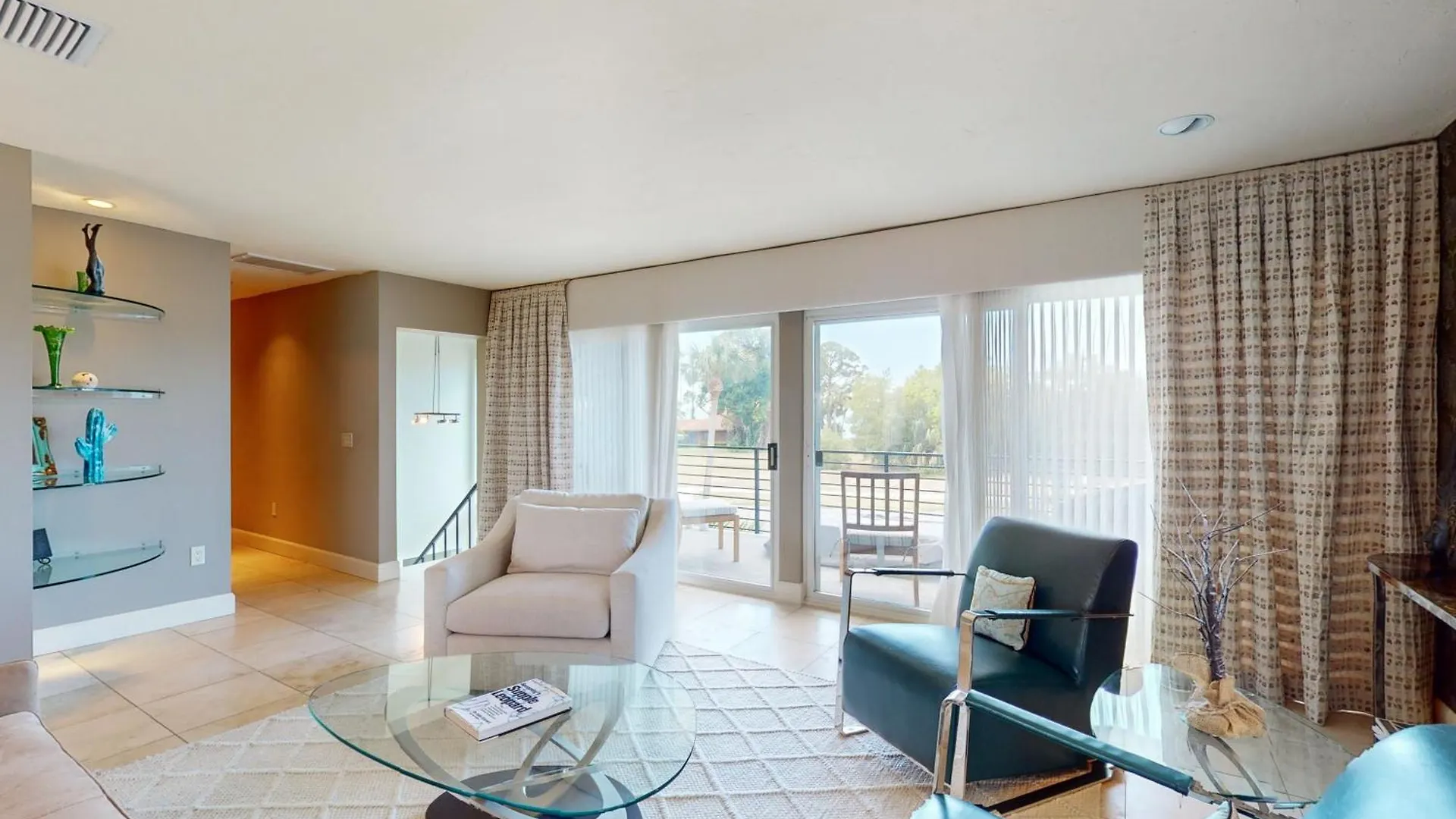 10 Pines - Bay