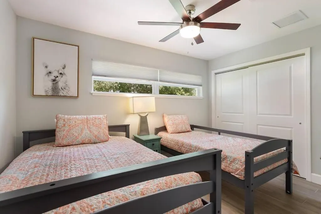 Updated Pool Home, Near Siesta Key Holiday home Sarasota