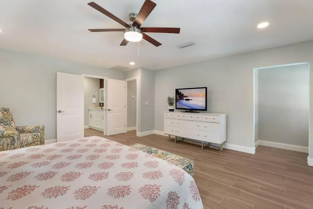 Updated Pool Home, Near Siesta Key Sarasota