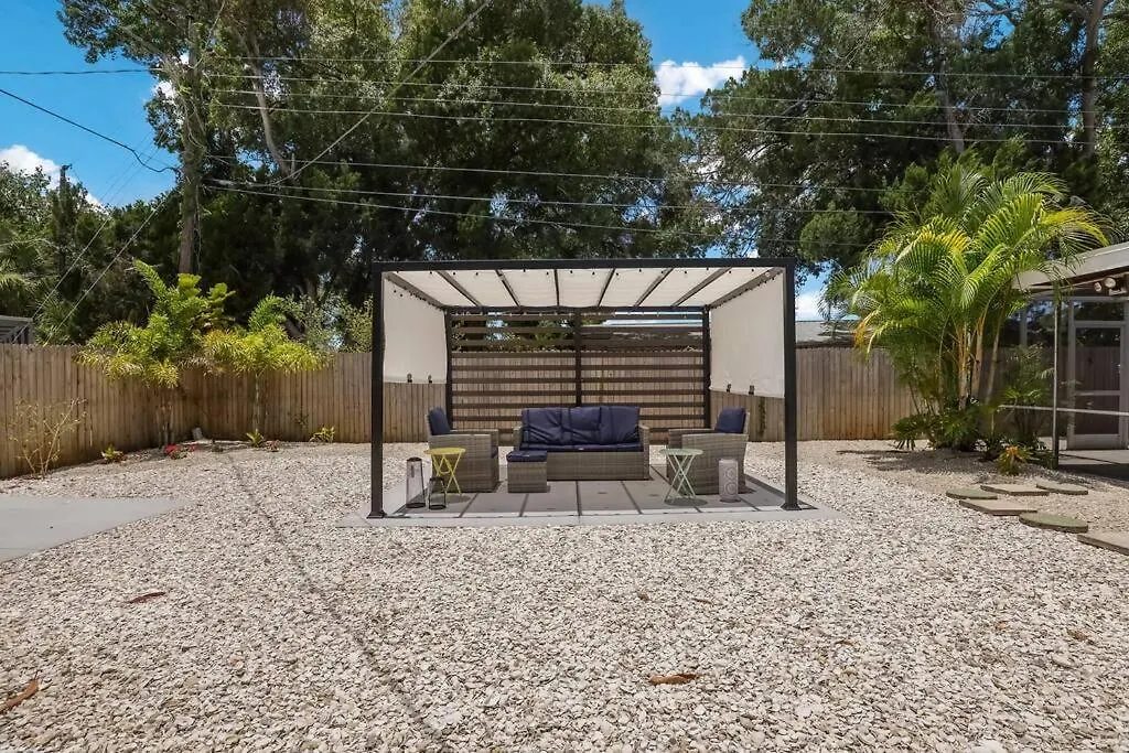 Updated Pool Home, Near Siesta Key Holiday home *