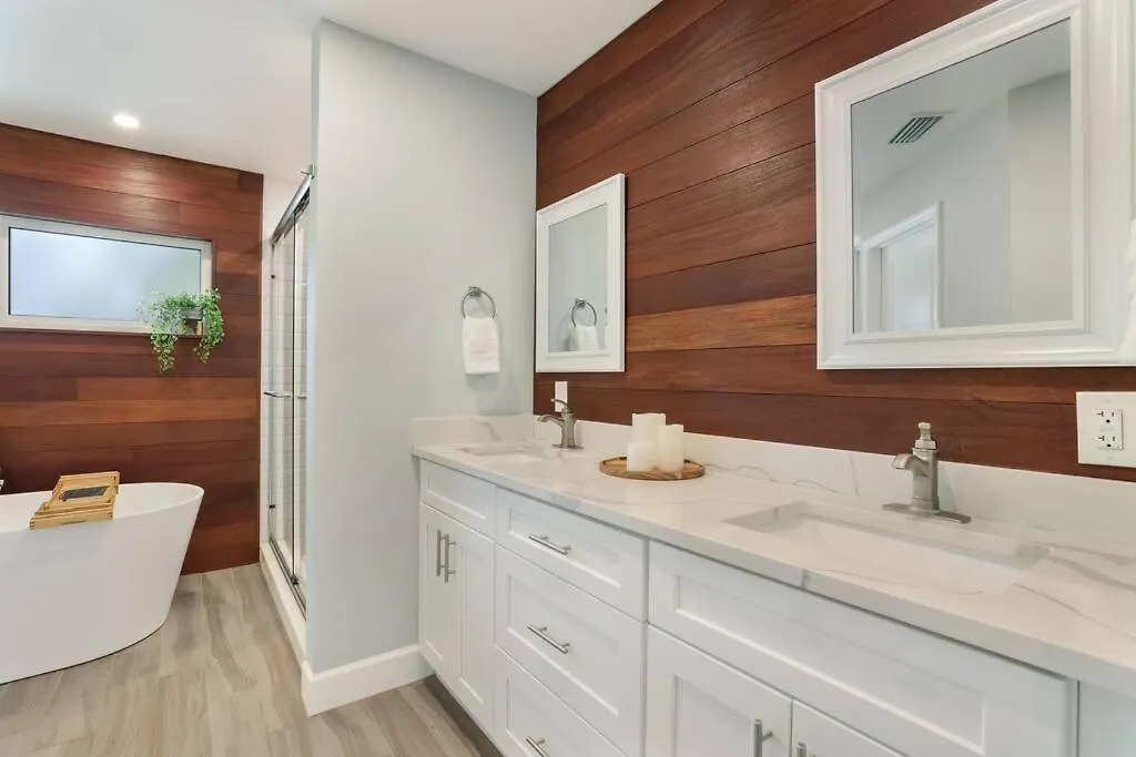 Updated Pool Home, Near Siesta Key *