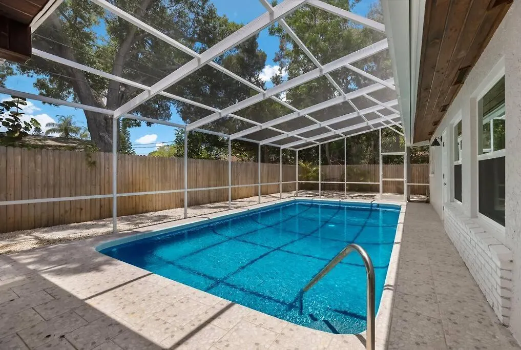 Updated Pool Home, Near Siesta Key * Sarasota