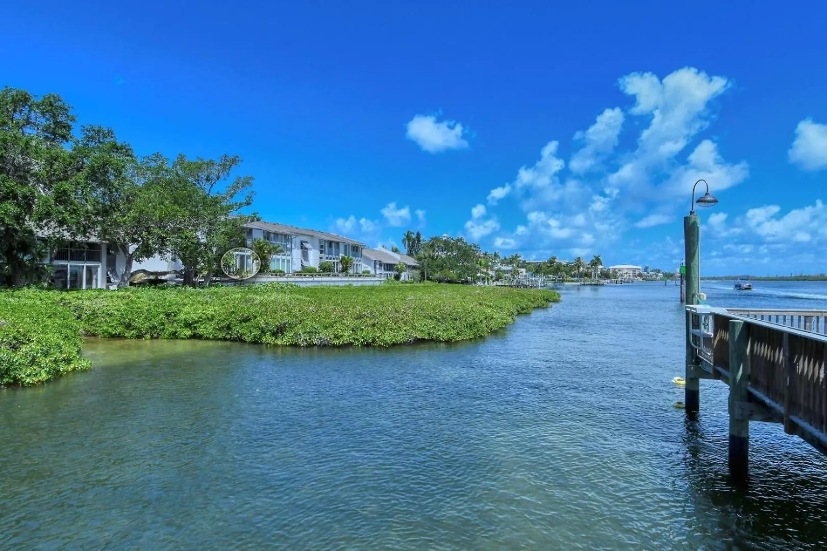 6047 Epw Bright And Spacious Bay Side Retreat