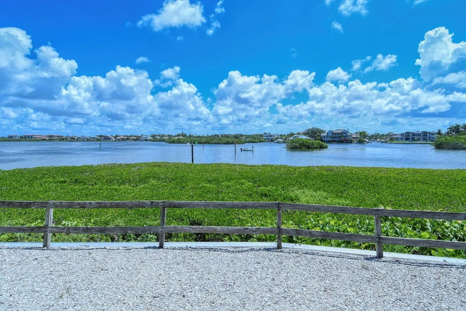 6047 Epw Bright And Spacious Bay Side Retreat