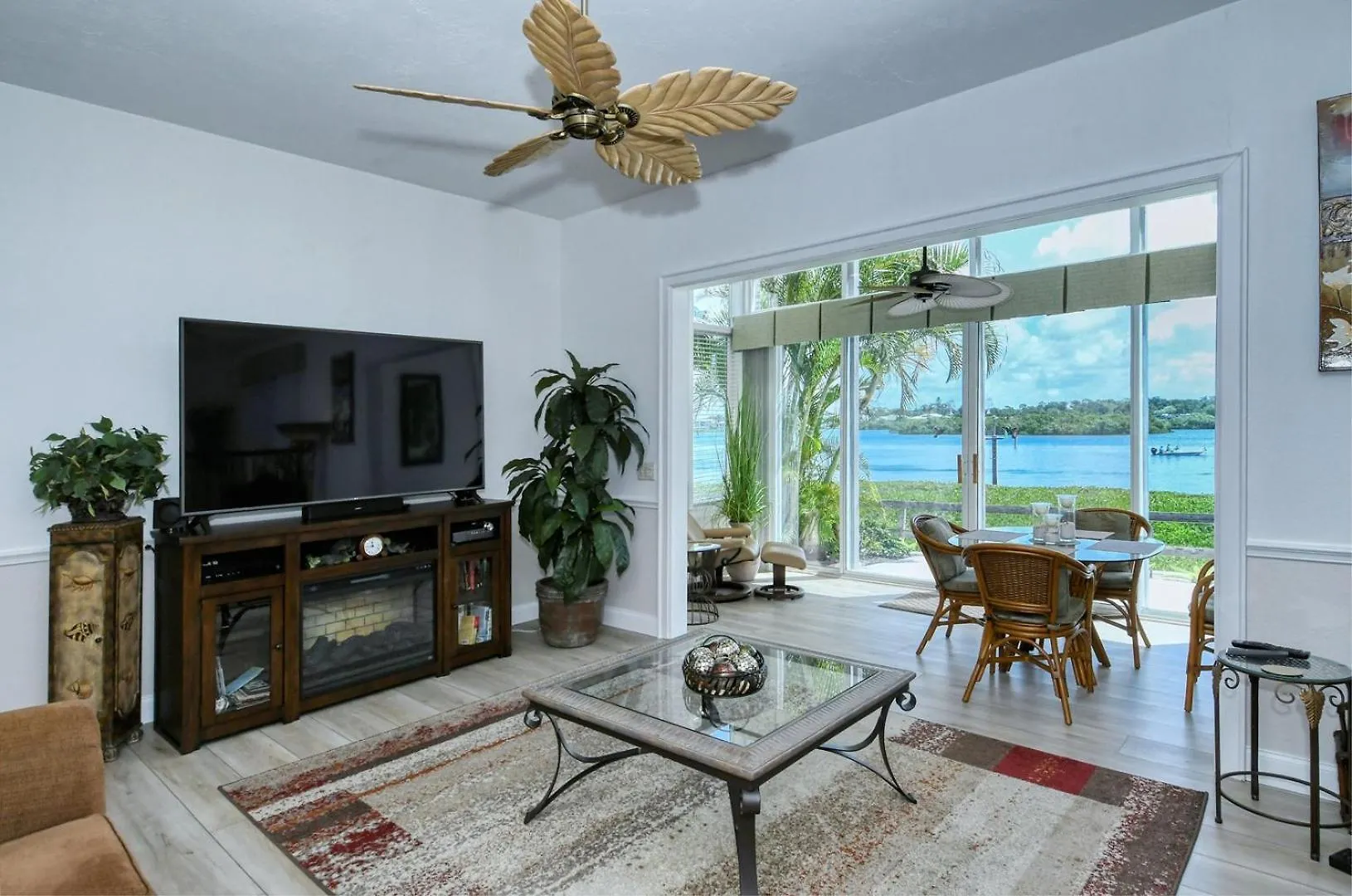 6047 Epw Bright And Spacious Bay Side Retreat *