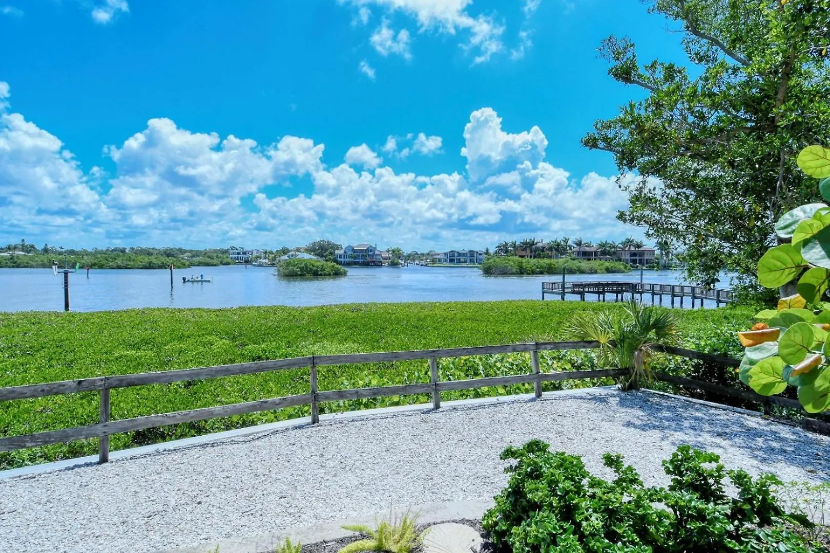 6047 Epw Bright And Spacious Bay Side Retreat