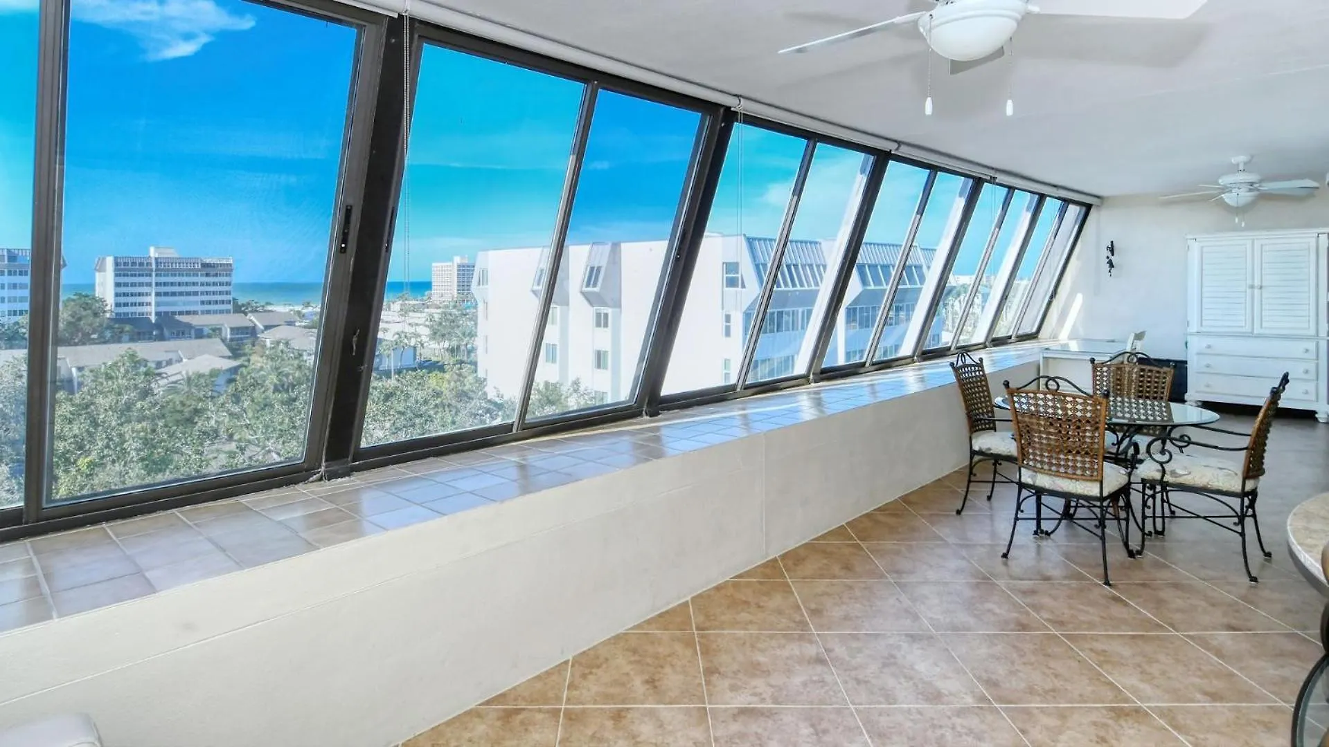 1255-602 Enjoy Seaside Paradise * Sarasota