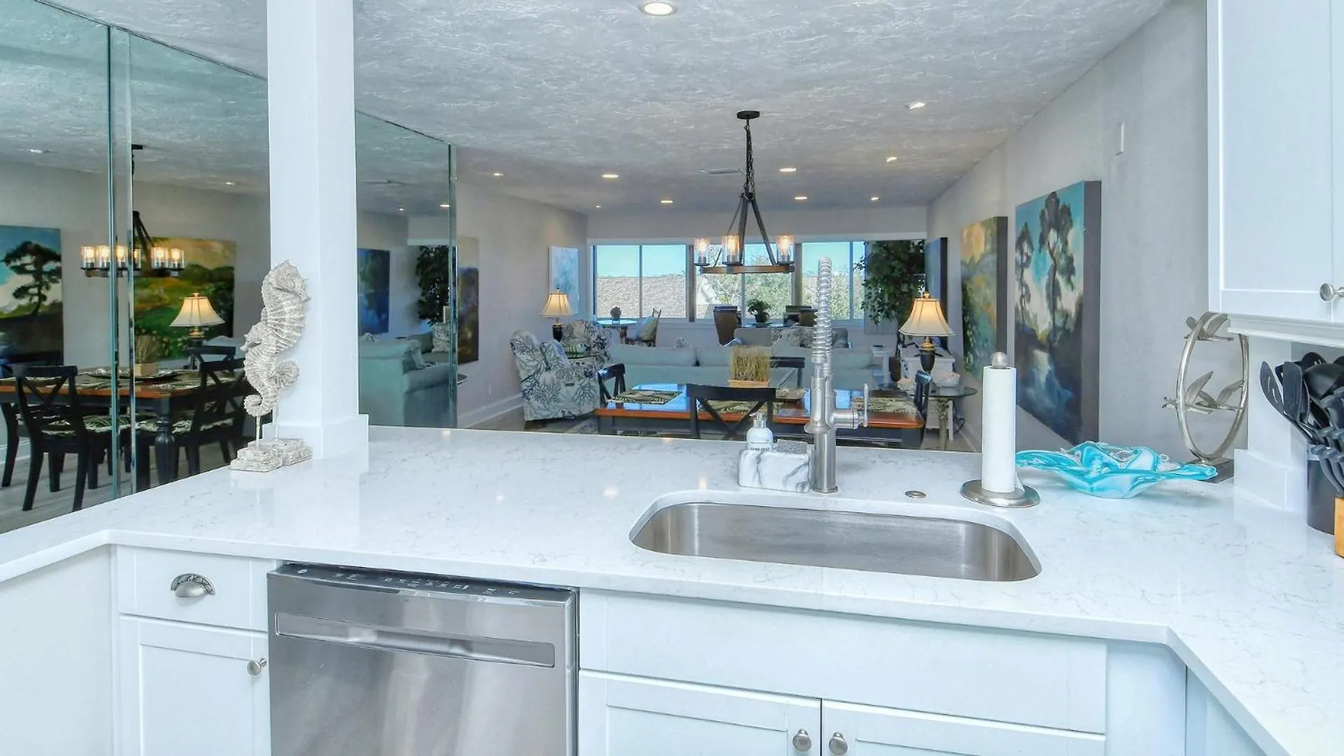 1255-305 Picturesque Garden Views *