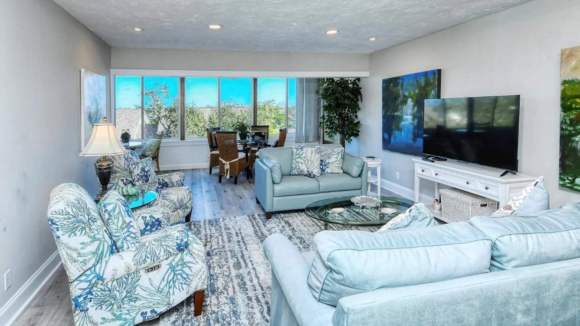 1255-305 Picturesque Garden Views Sarasota