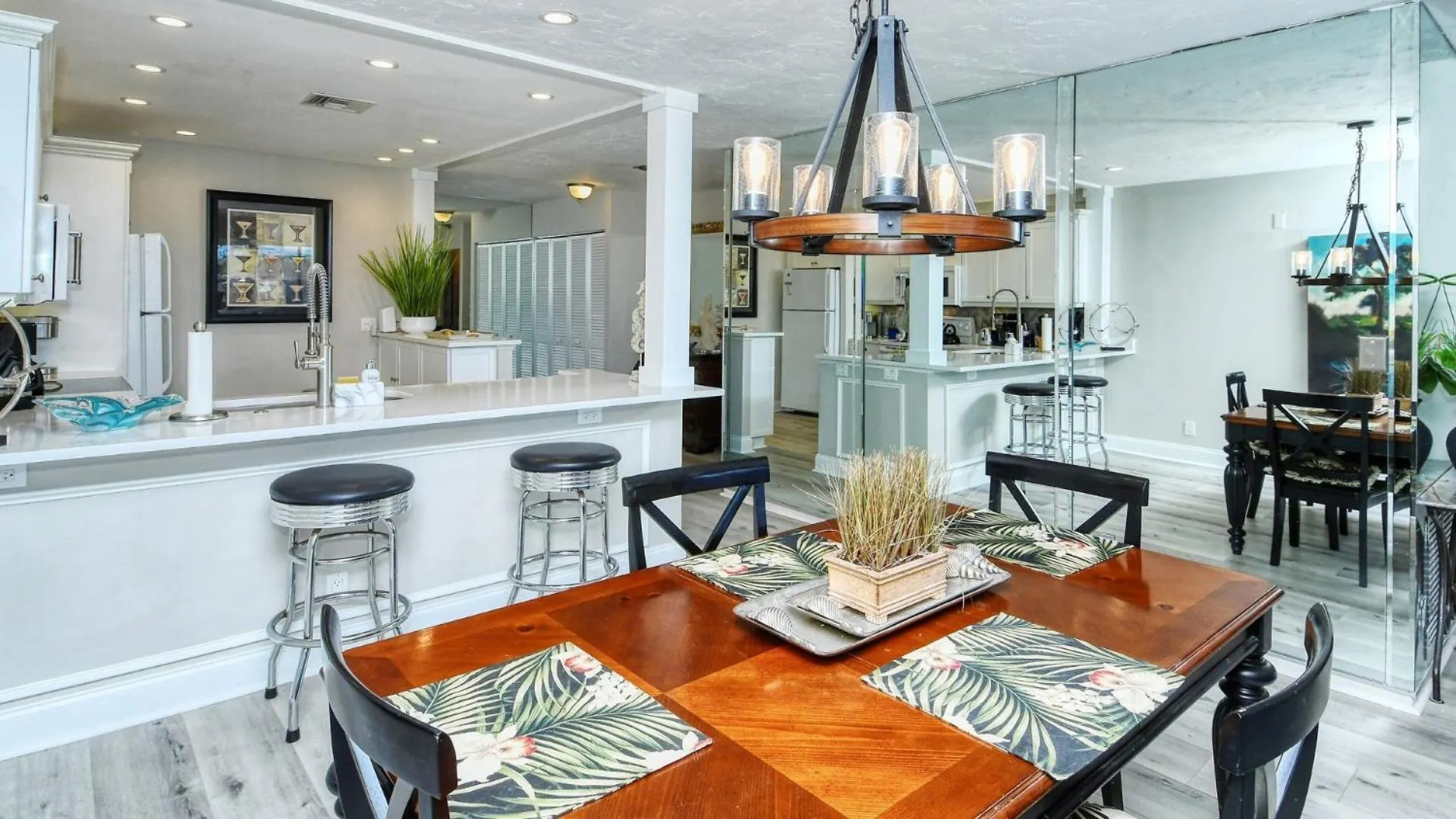 1255-305 Picturesque Garden Views *
