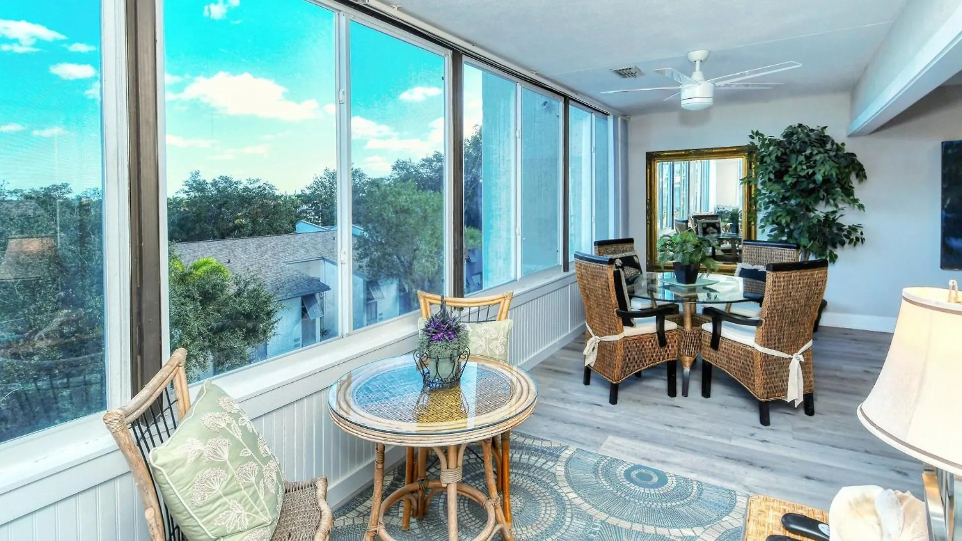 1255-305 Picturesque Garden Views *