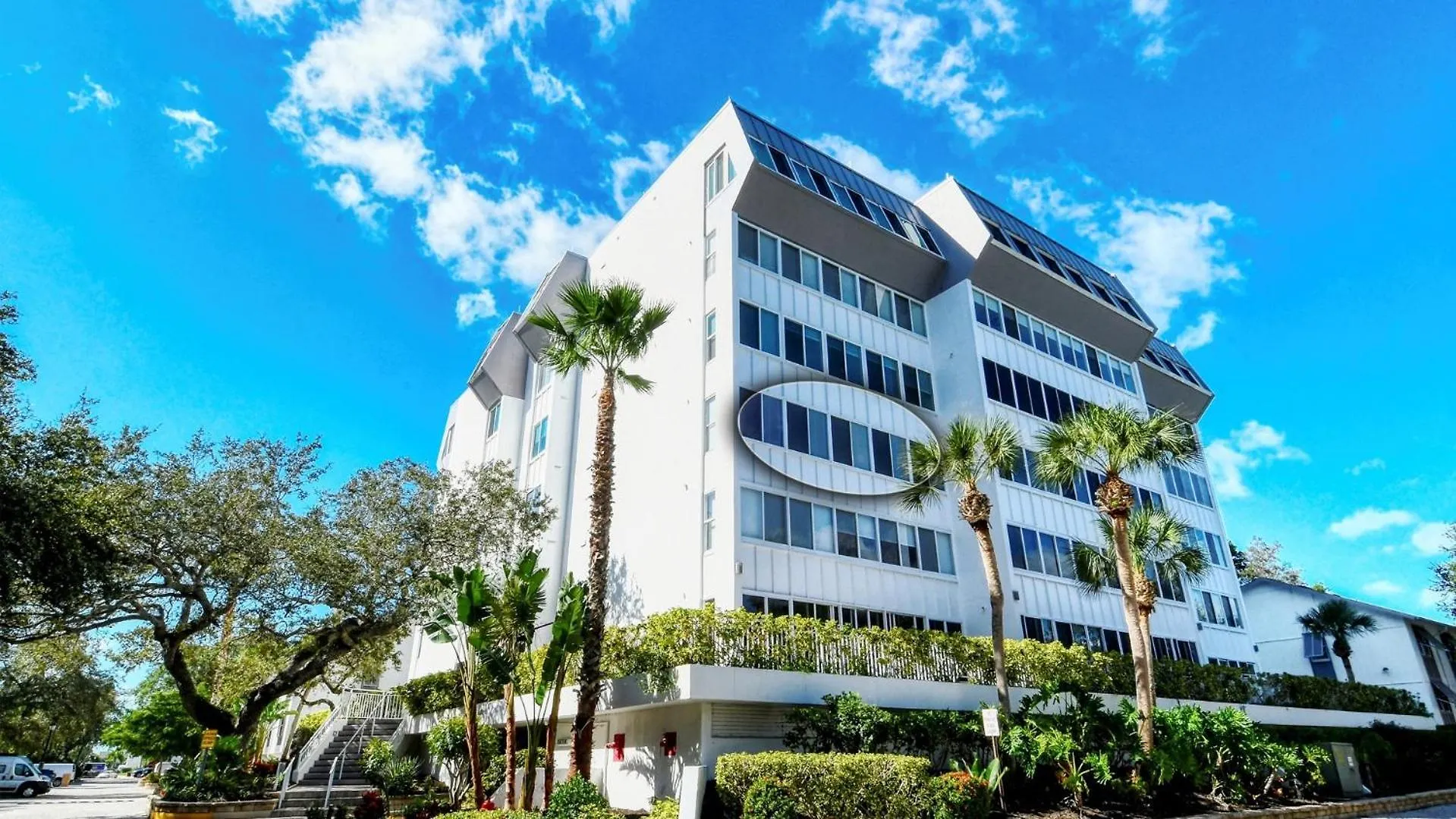 1255-305 Picturesque Garden Views Sarasota
