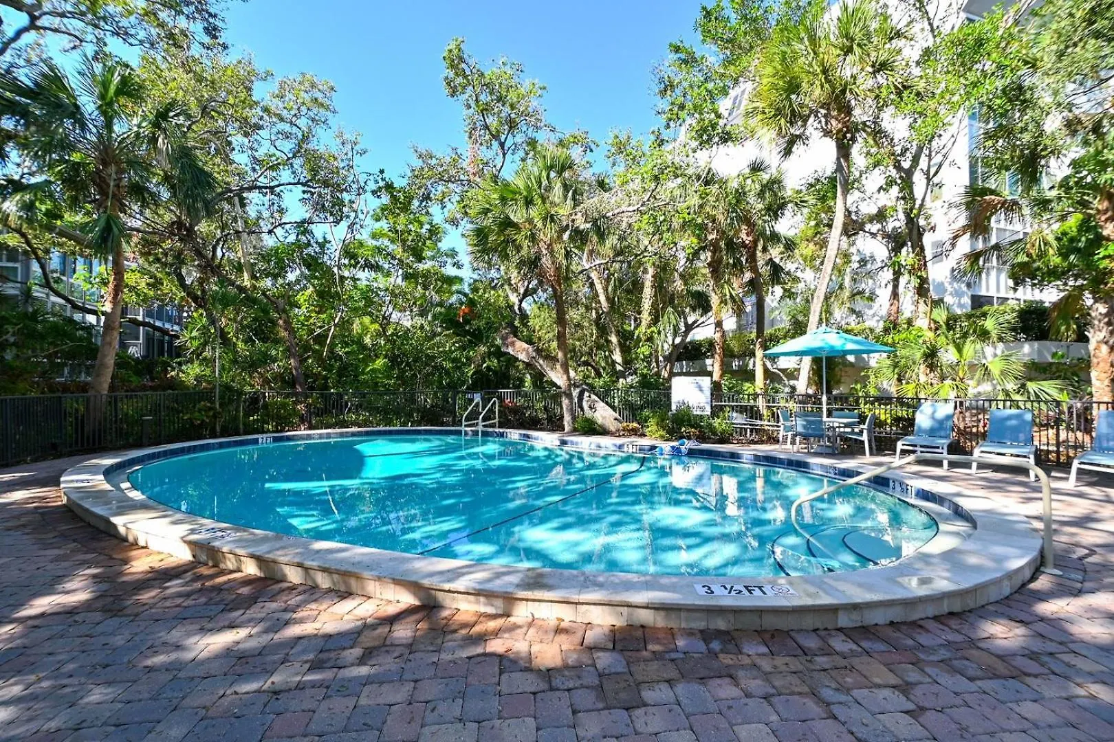1255-306 Stroll To Warm Bay Breezes *
