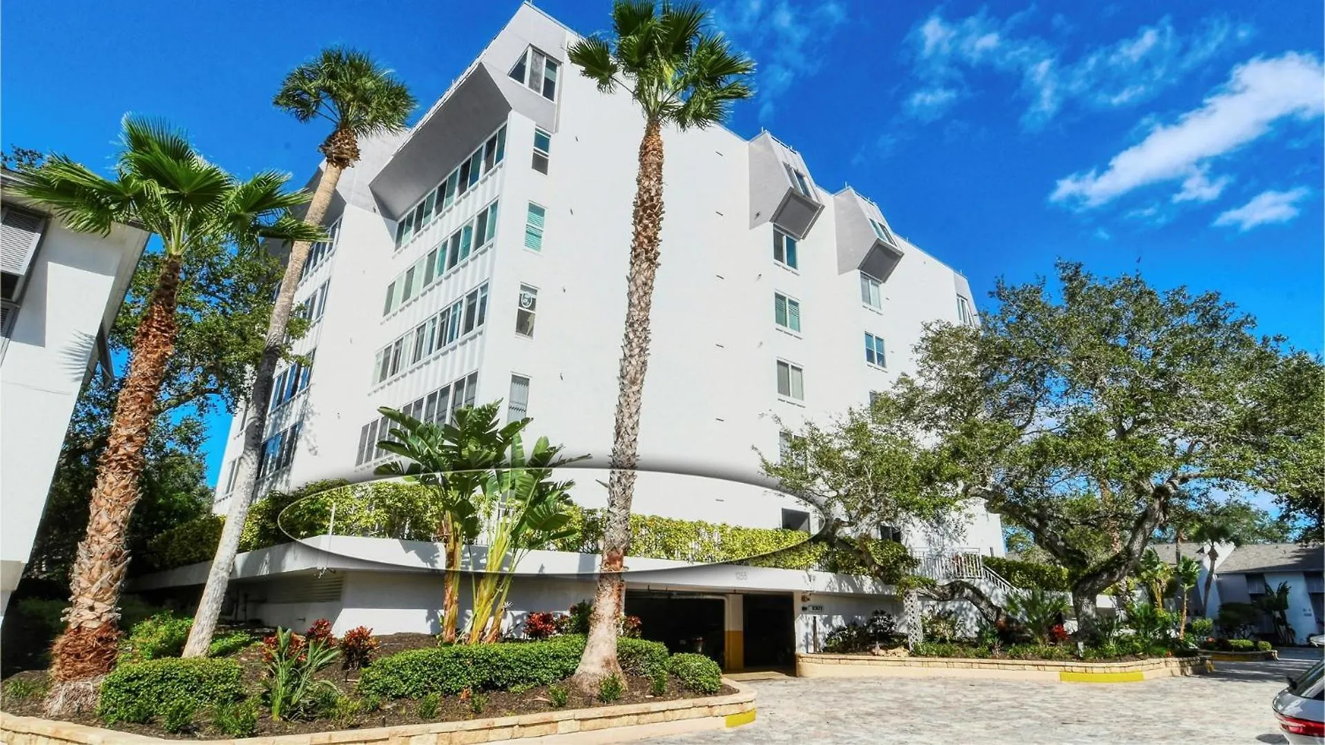 1255-101 Refreshing Bay Retreat *