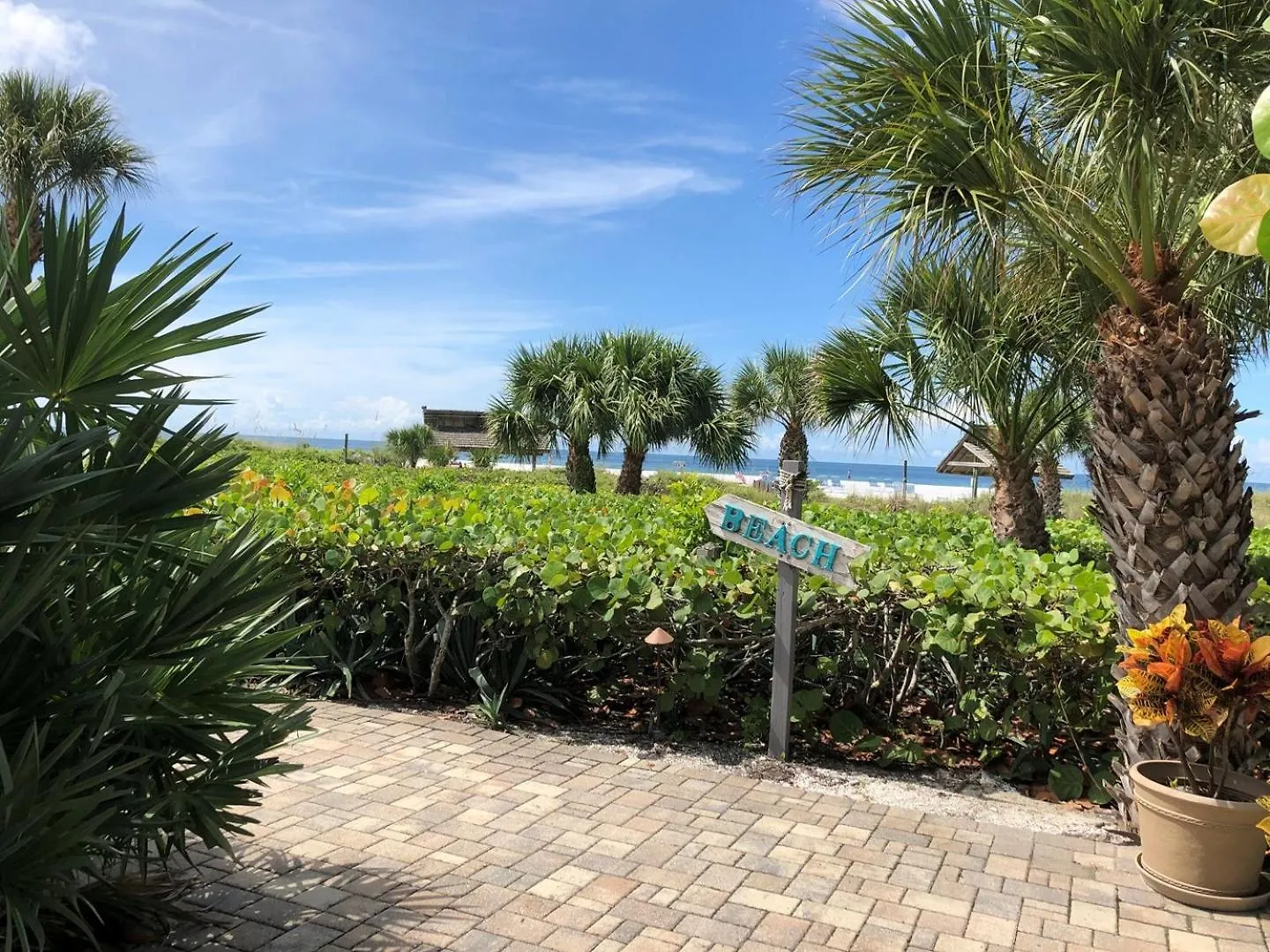 1125-707 7th Floor Garden Retreat *