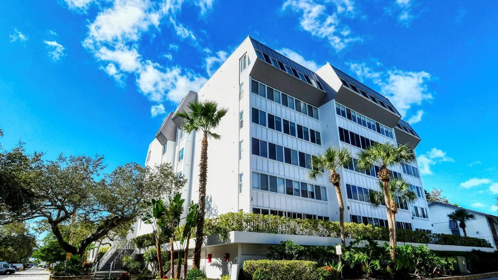 1255-601 The Perfect Bayside Haven Awaits * Sarasota